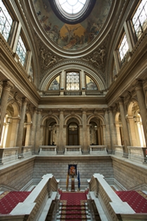 Escalera imperial diseñada por Ricardo Velázquez Bosco, arquitecto del Palacio de Fomento. (Fotografia de Valentín Álvarez)