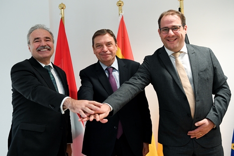 Luis Planas mantiene un encuentro trilateral con los ministros de Agricultura de Bélgica y de Hungría 