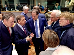 
				
			
				Hoy, en el Consejo de Ministros de Agricultura y Pesca de la UE 
			
				