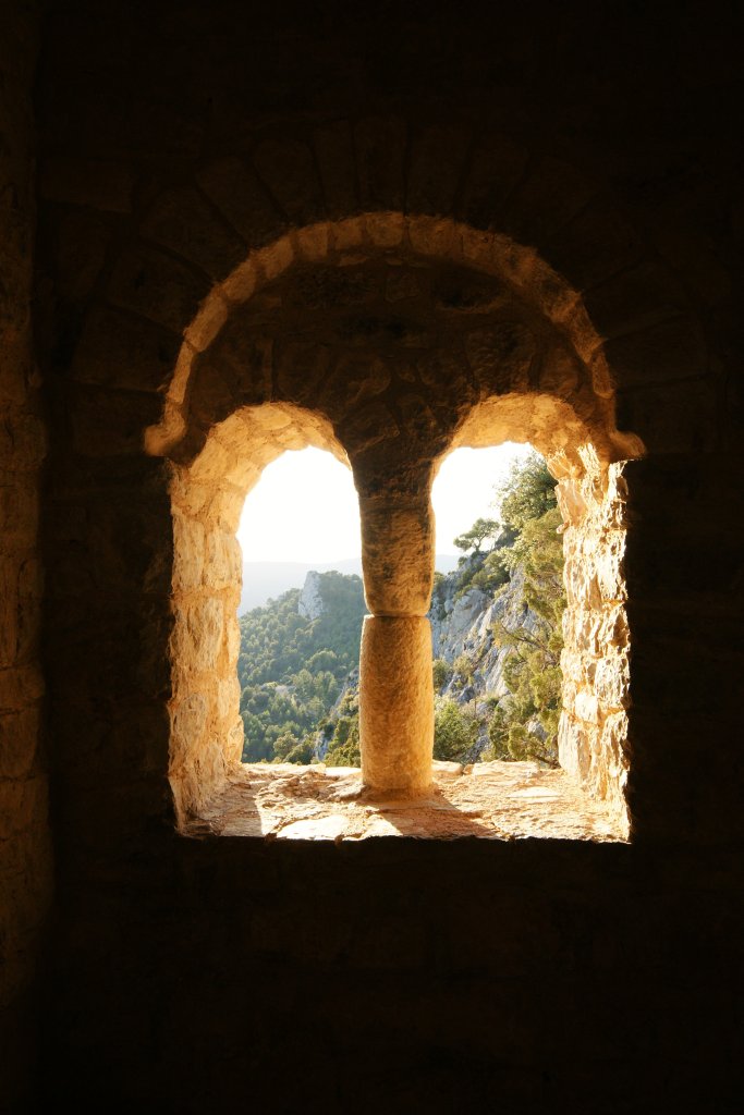 Ventana románica de la ermita de Santa Quiteria