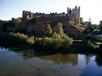 Castillo de Coyanza a orillas del río Esla