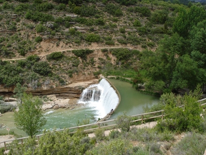 Panorámica del Salto de Bierge; azud construido en el cauce del río Alcanadre
