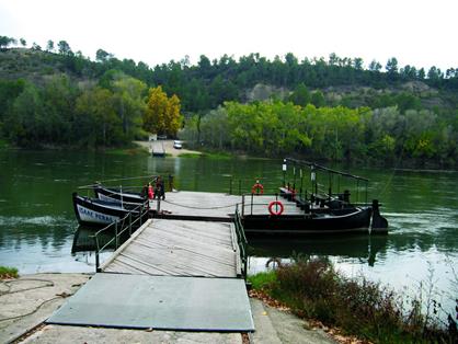 Antiguamente las barcas de paso se utilizaban para el transporte de mercancías a través del Ebro