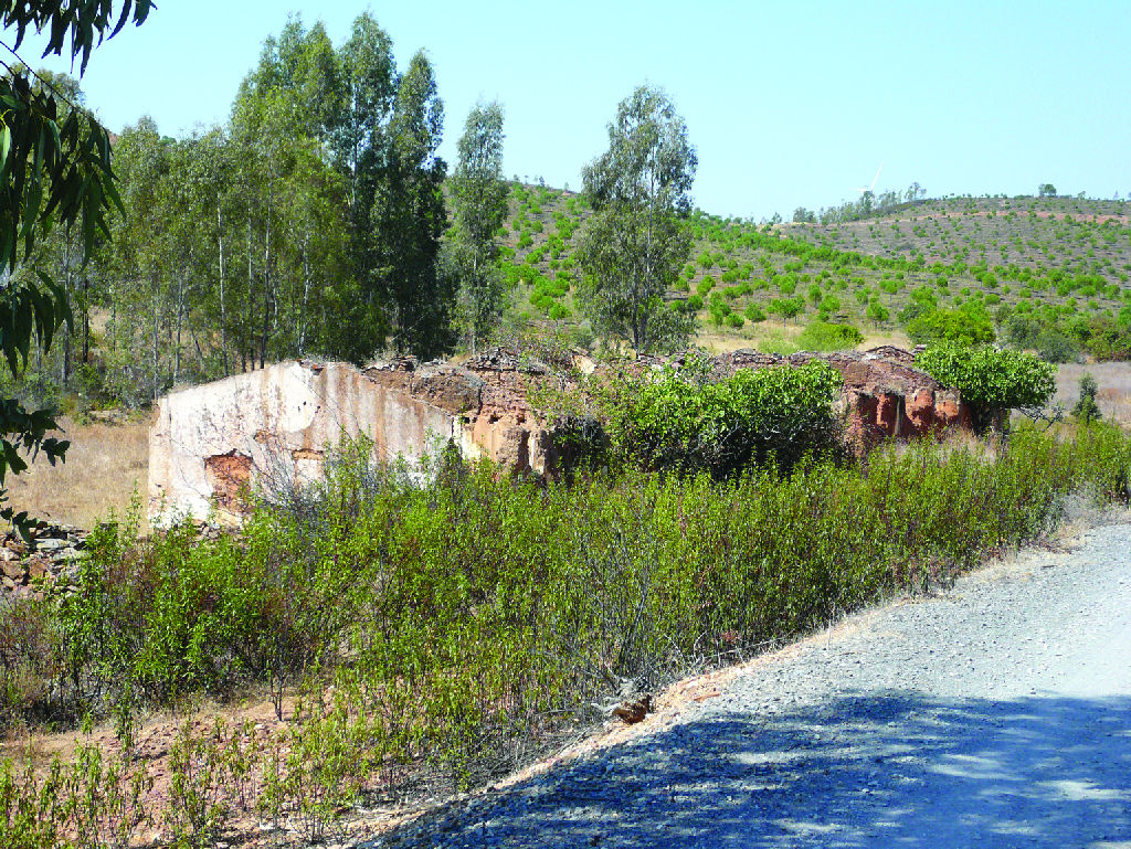 Ruinas en el Poblado minero del Sardón