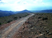 Vista de la ascensión del sendero que parte de Morro Jable (al fondo)