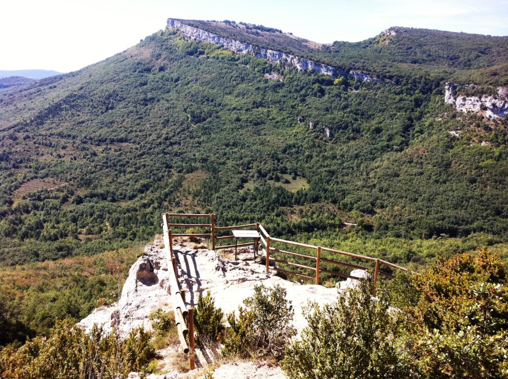 Mirador hacia el valle de Ega, y la Sierra de Codés