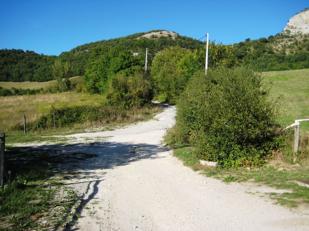Vista de Unanu, al pie de la Sierra de San Donato