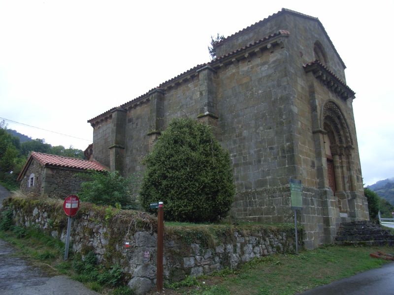 Iglesia de San Pedro de Arrojo