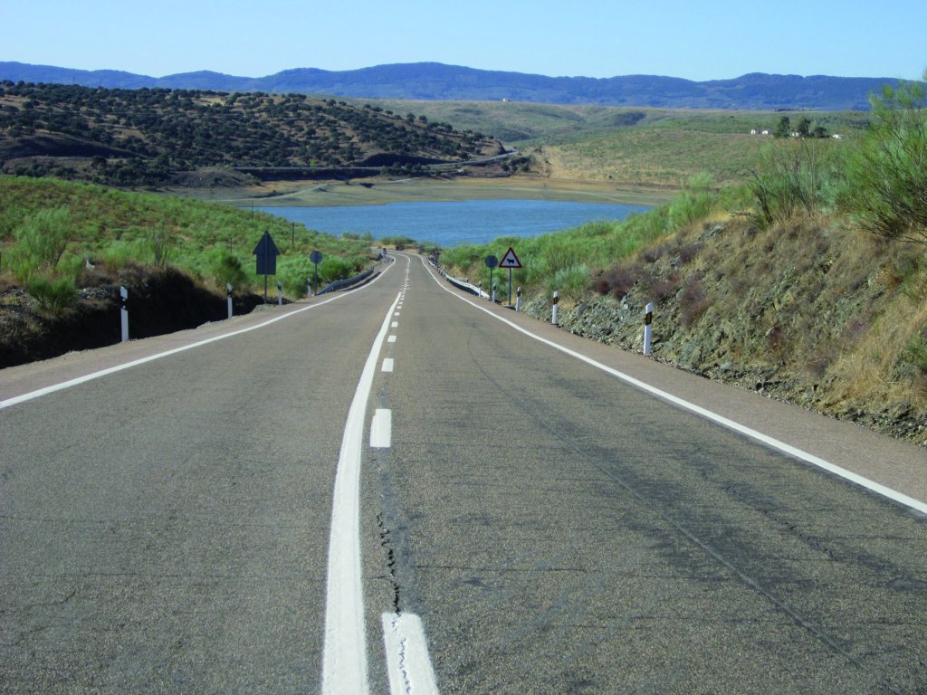 Vista del embalse de García de Sola desde la carretera N-502