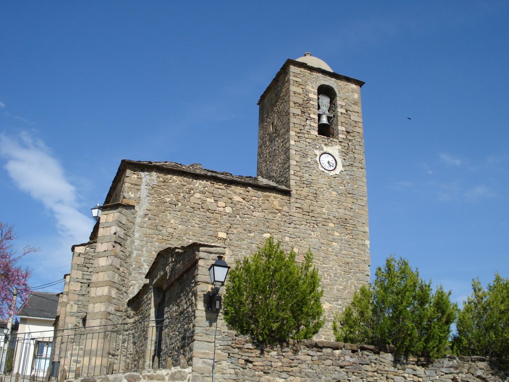 Iglesia de San Miguel en el pueblo de Arguis