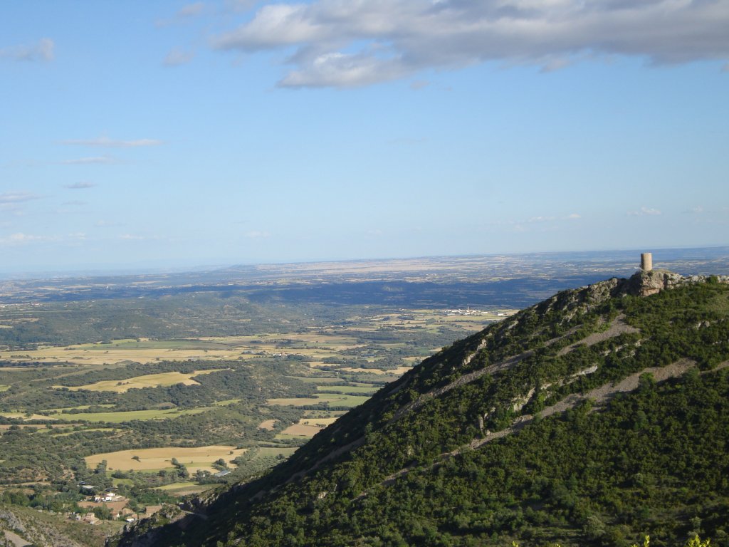 Panorámica de la Hoya de Huesca con Atalaya de Santa Eulalia a la derecha desde la pista que viene de Vadiello