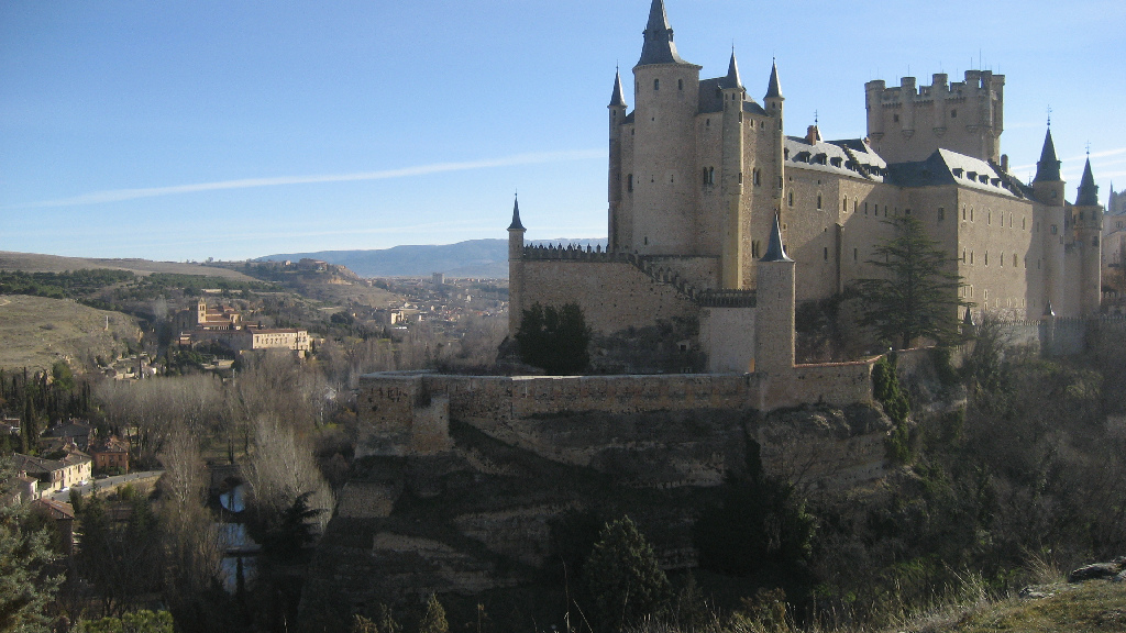 El Alcázar de Segovia desde el mirador del Alcázar y los dos valles