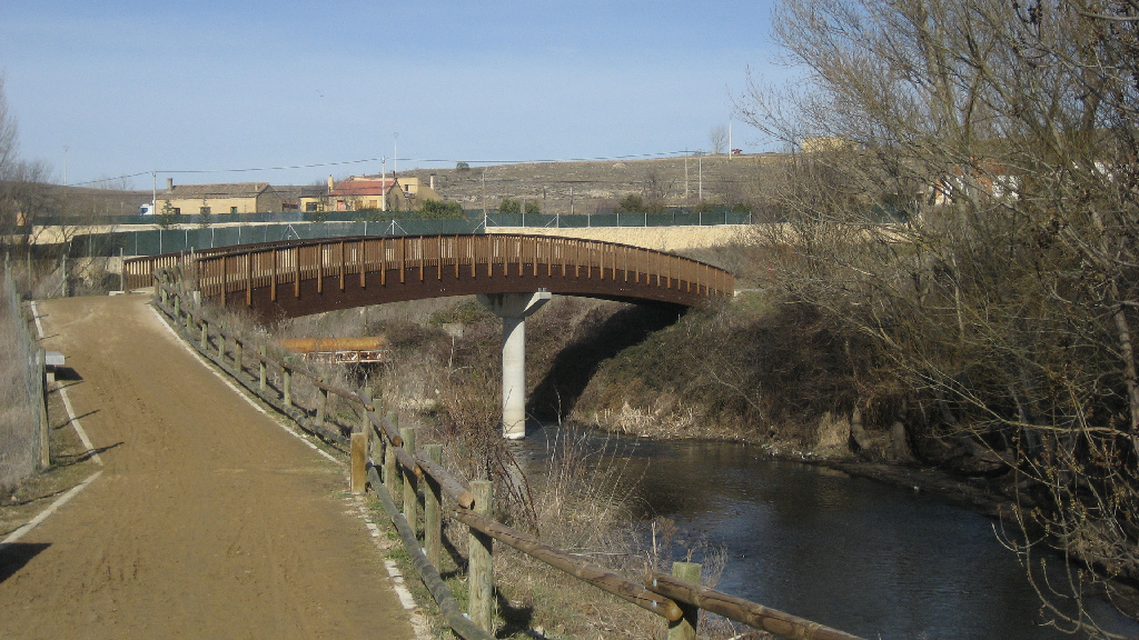 Puente peatonal sobre el río Eresma