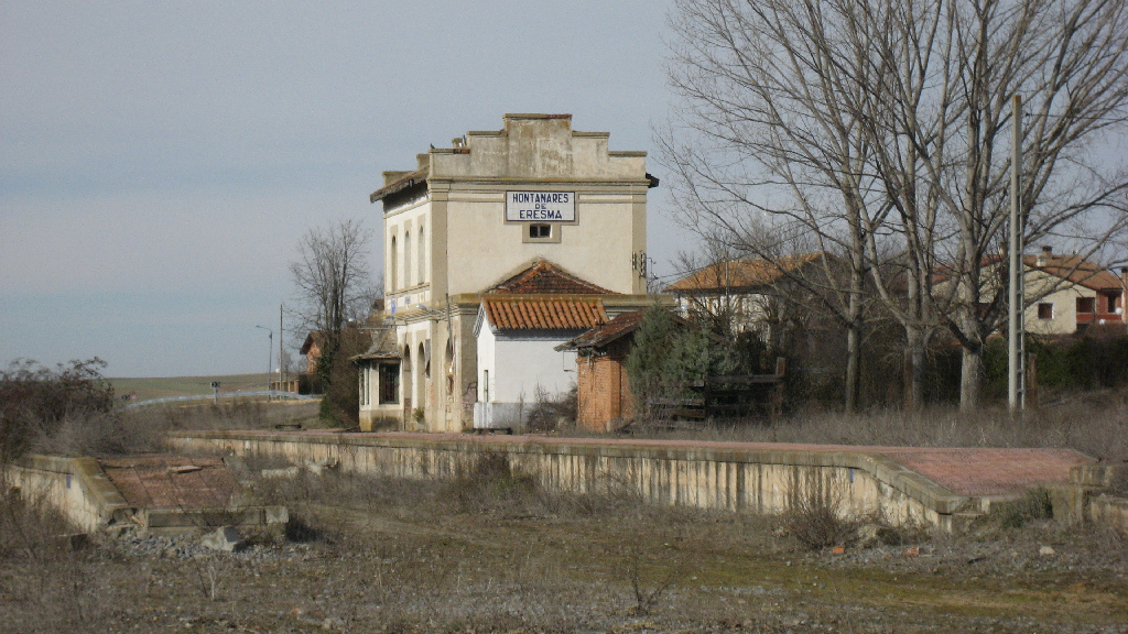 Restos de la antigua estación de Hontanares de Eresma