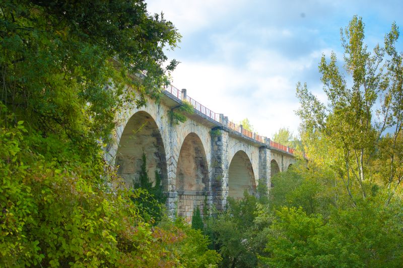 Viaducto sobre el río Nela