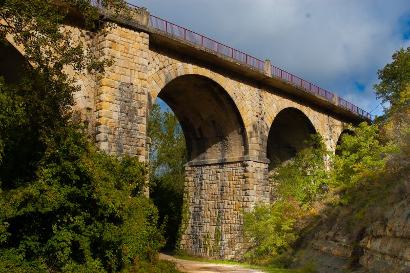 Viaducto sobre el río Nela