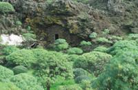 Refugio de pastores construido en una cueva
