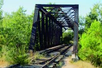 Puente metálico de la vía del ferrocarril