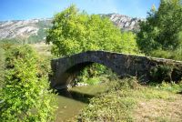 Puente sobre el río Arakil