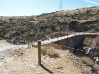 Puente que facilita el paso sobre el embalse de Alcántara