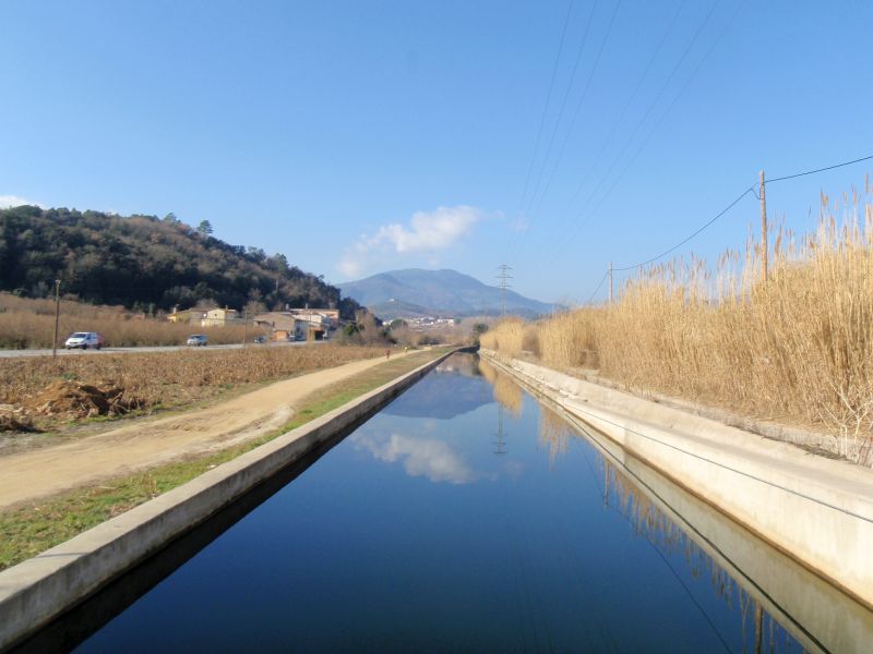 Canal de Vilanna y Bescanó