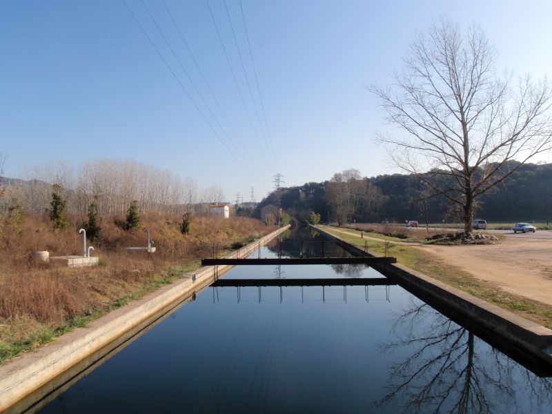 Canal de Vilanna y Bescanó