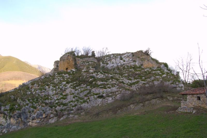 Castillo de Alesga