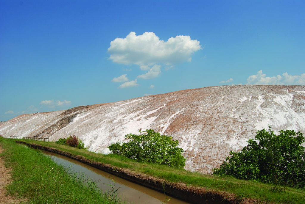 Montaña formada por los residuos de la extracción de la potasa de las minas de Sallent