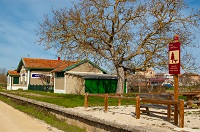 Antigua estación de Moneo y área de descanso