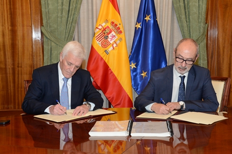 Los presidentes de ENESA y Agroseguro firman el convenio para el desarrollo del plan de seguros agrarios combinados de 2024 foto 2