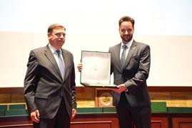 Luis Planas entrega la Orden del Mérito Agrario, Pesquero y Alimentario a la Facultad de Veterinaria de Córdoba en su 175 aniversario