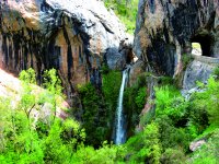 La bella cascada de Tartalés de los Montes