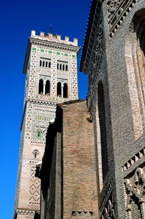 Iglesia y torre mudéjar de Santa María Magdalena de Zaragoza (siglo XIV)