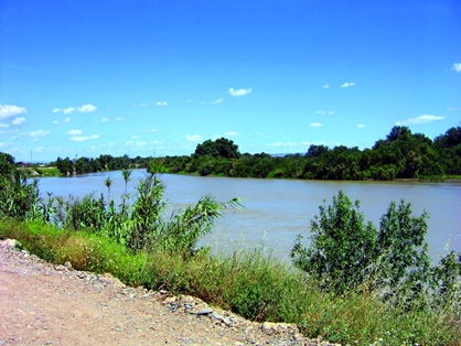El río Ebro a su paso por la localidad de El Burgo de Ebro